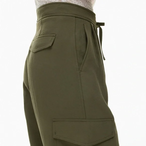 Aritzia Wilfred Shift Cargo PantRelaxed barrel-leg crepe cargo pants